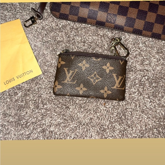 LV keychain wallet - Picture 1 of 1